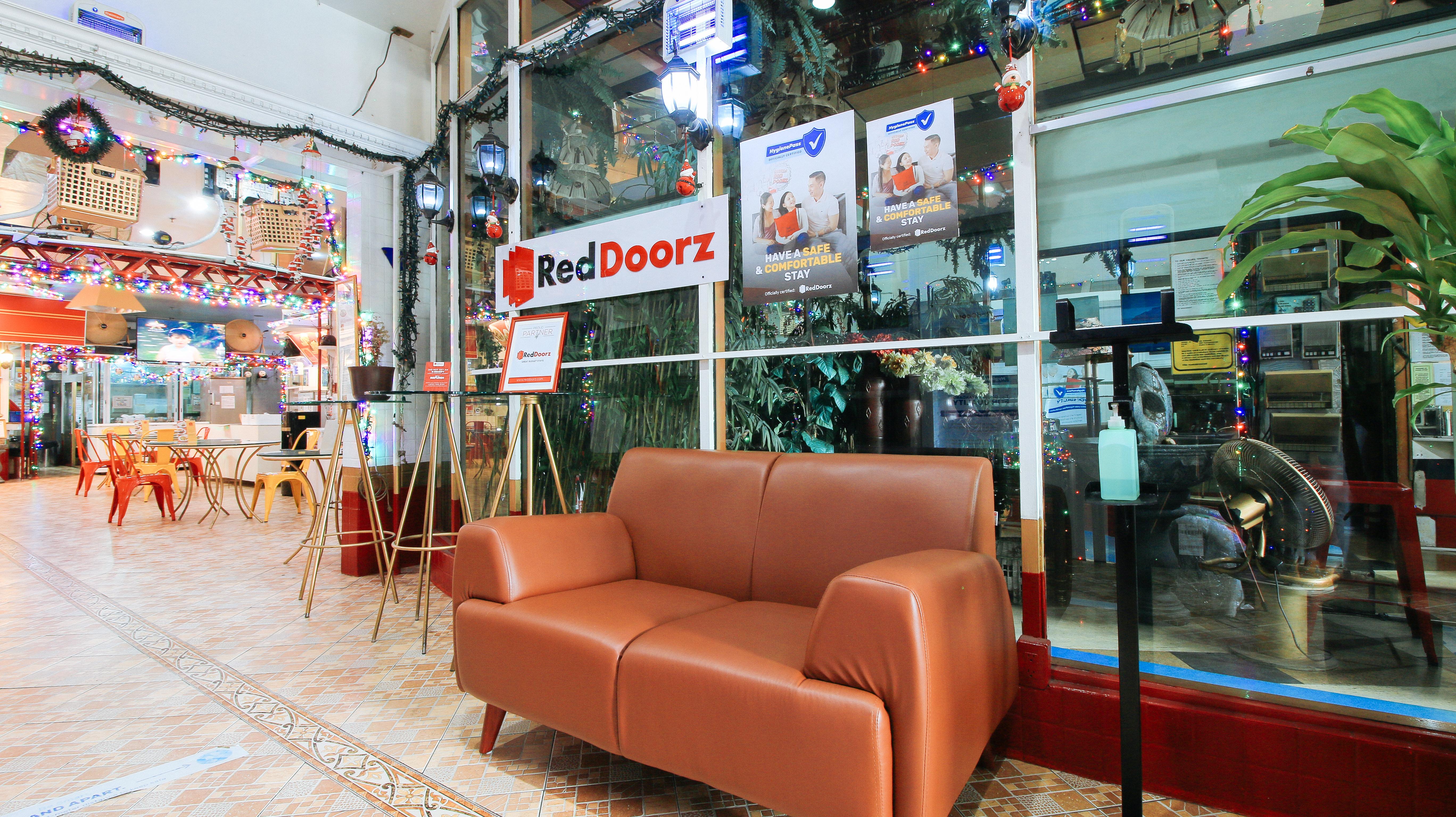 Hotel Reddoorz At The Providence Tower 2*